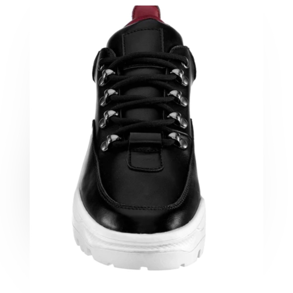 NINA 🆕 FLOW-BLACK-PRISMATIC NAPPA Sneaker. Size 9M.